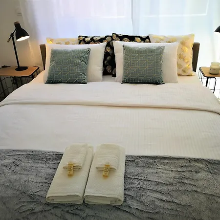 Industrial (adults Only) בית הארחה